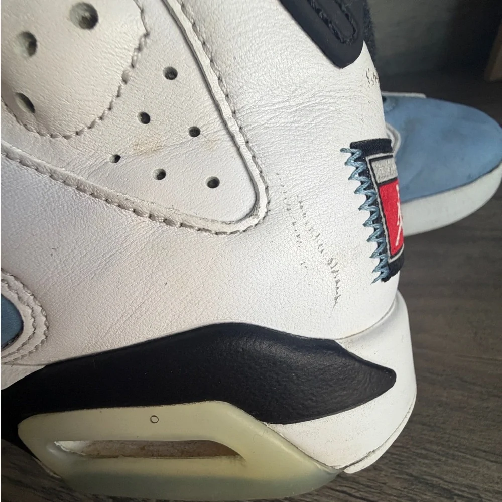 Air Jordan 6 Retro UNC Size 7Y University Blue